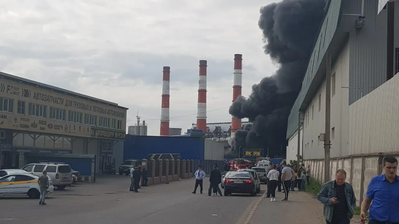 Открытое горение ликвидировали на битумном заводе в Дзержинском