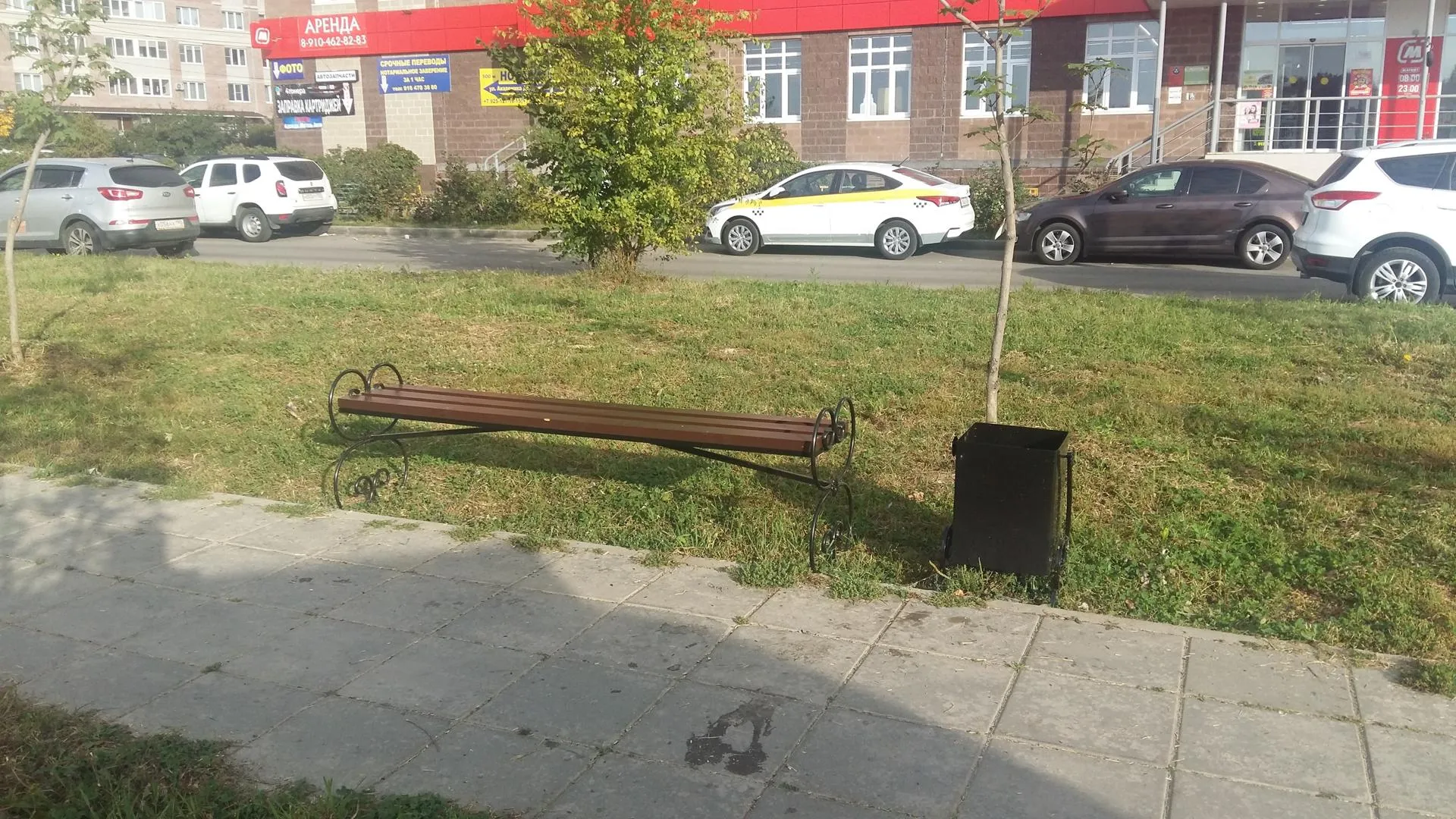 Лавочки и урны начали устанавливать в микрорайоне Кузнечики Подольска