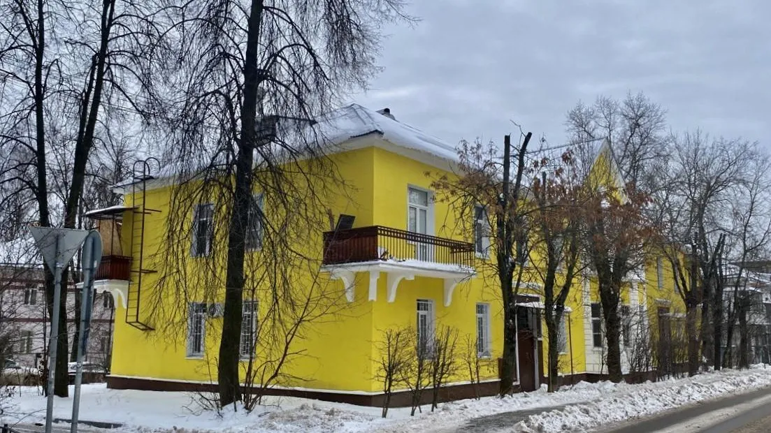 Фасад многоквартирного дома обновили на улице Институтской в Мытищах
