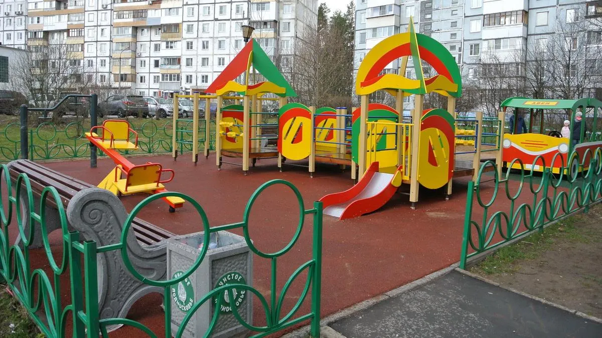 Двор в поселке Дубровицы Подольска комплексно благоустроят в 2022 г