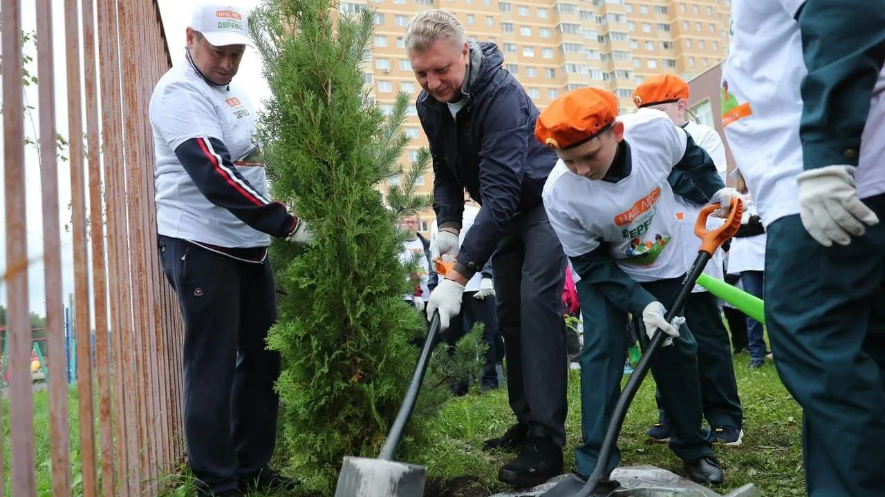 Глава Одинцовского округа Андрей Иванов принял участие в акции «Наш лес»