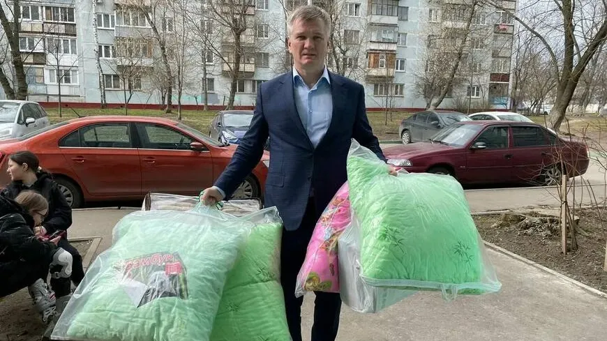Депутат Мособлдумы Дениско передал гуманитарную помощь семье из ЛНР в Люберцах