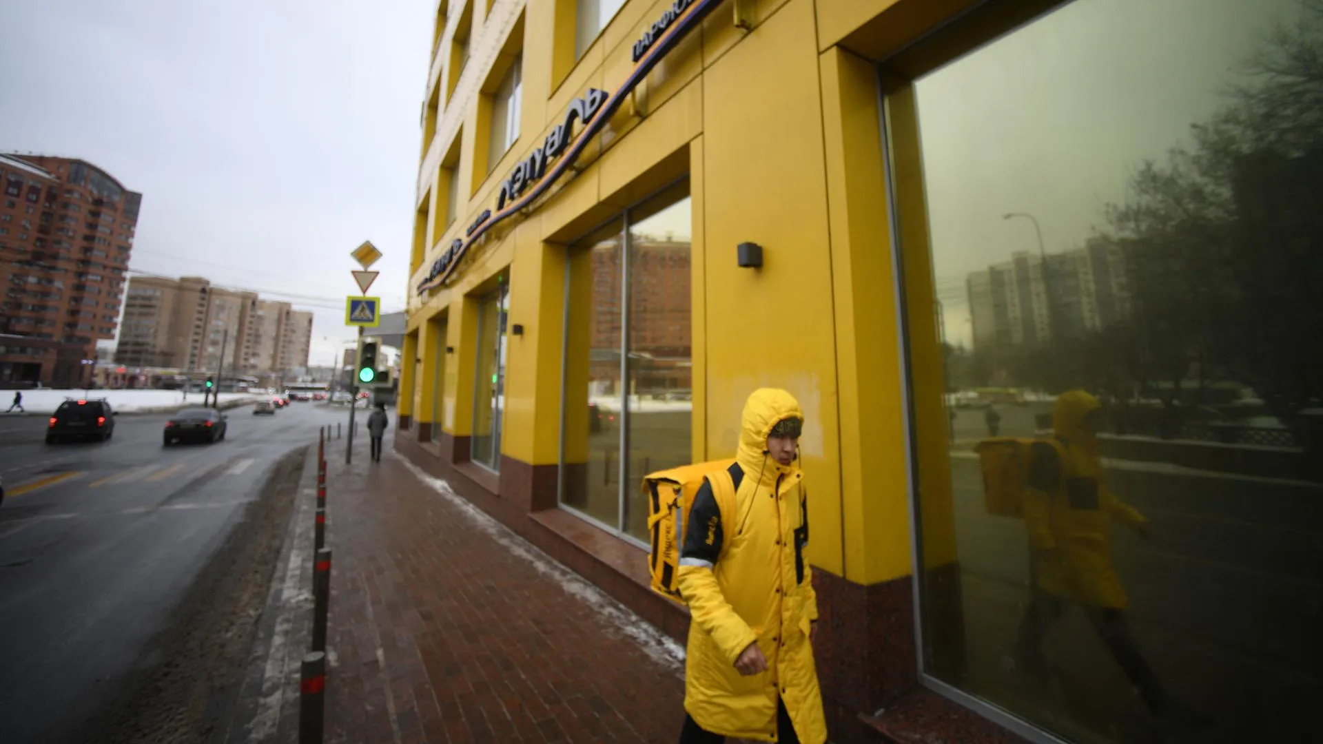 Жители столицы чаще заказывали еду на дом из‑за снегопада в выходные