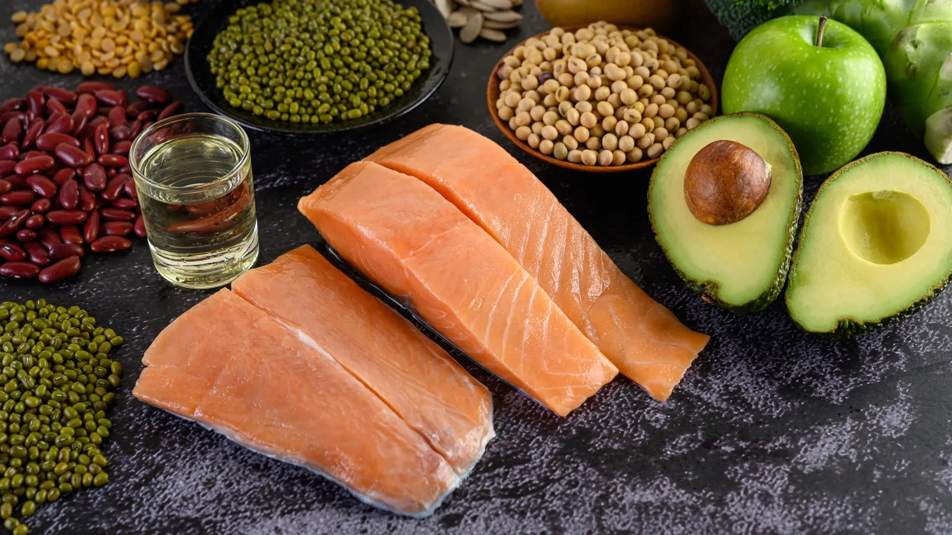 Диетолог Михалева назвала идеальные продукты для ужина