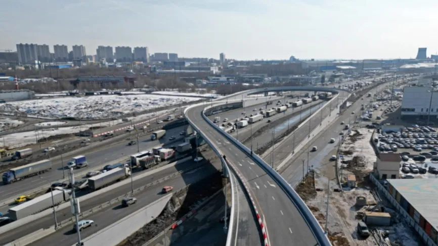 Более 100 км дорог построили в Москве за 2024 год