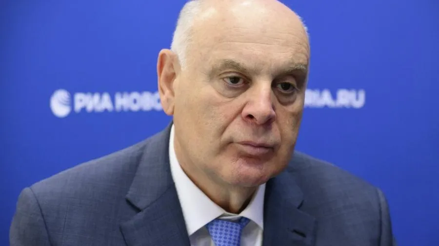 Подавший в отставку президент Абхазии опроверг заявления о своем побеге