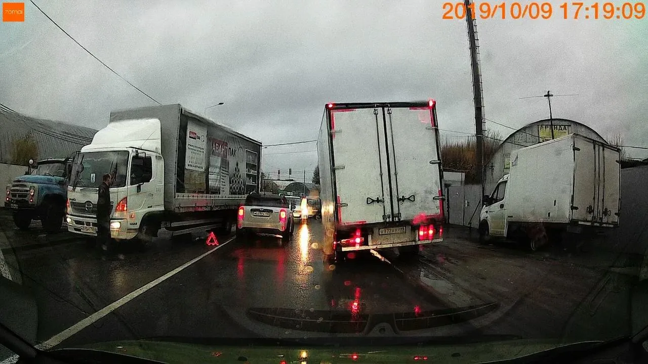 Пробка длиной более 3 км образовалась в Подольске из‑за аварии на Домодедовском шоссе