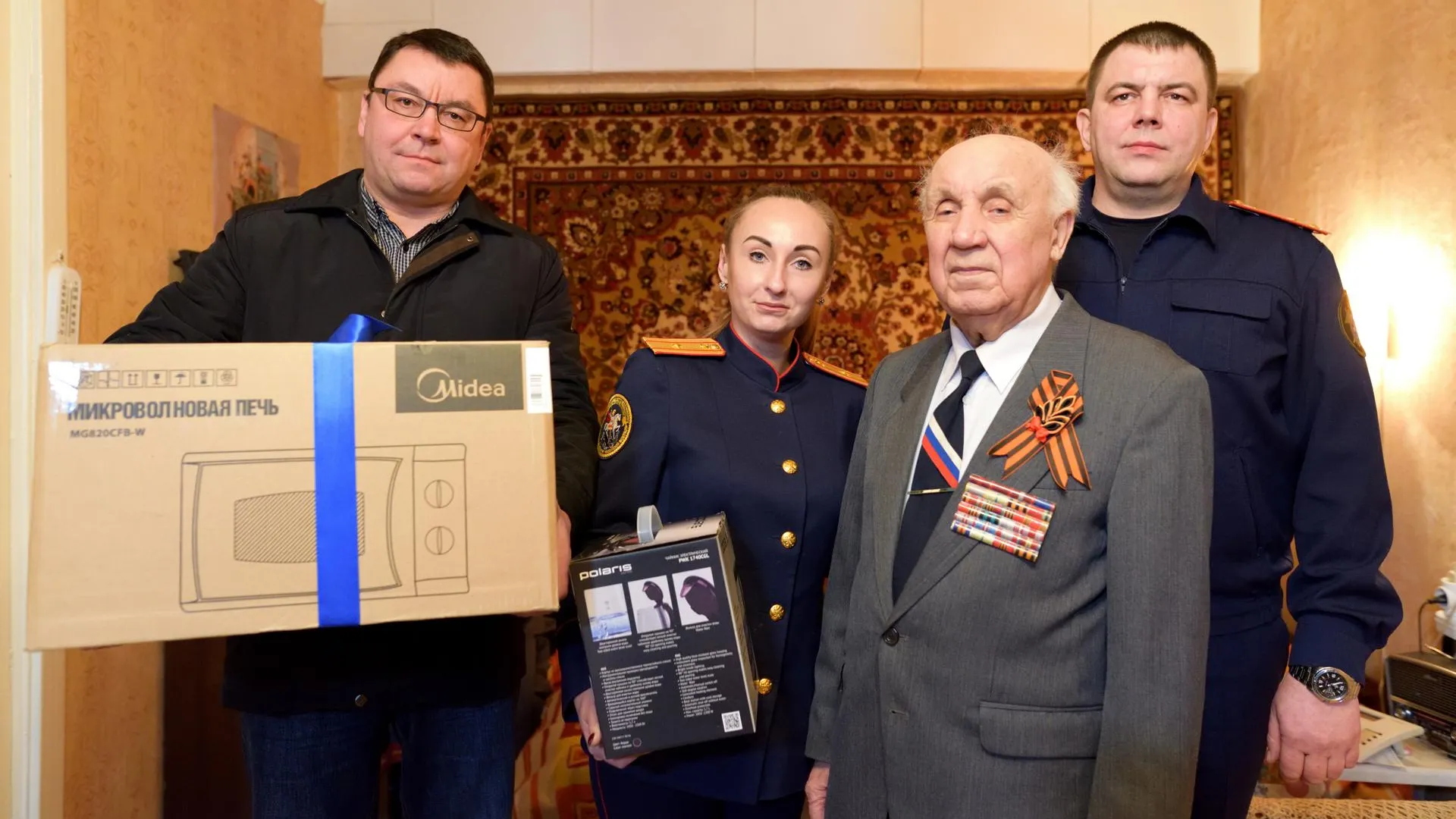Сотрудники СК Подмосковья поздравили ветерана из Балашихи с Днем снятия блокады Ленинграда