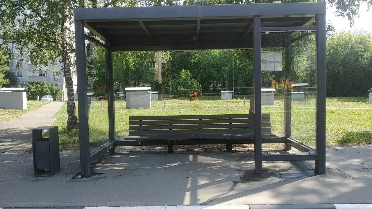 Рабочие заделали ямы и обновили разметку на дорогах возле школ Подольска