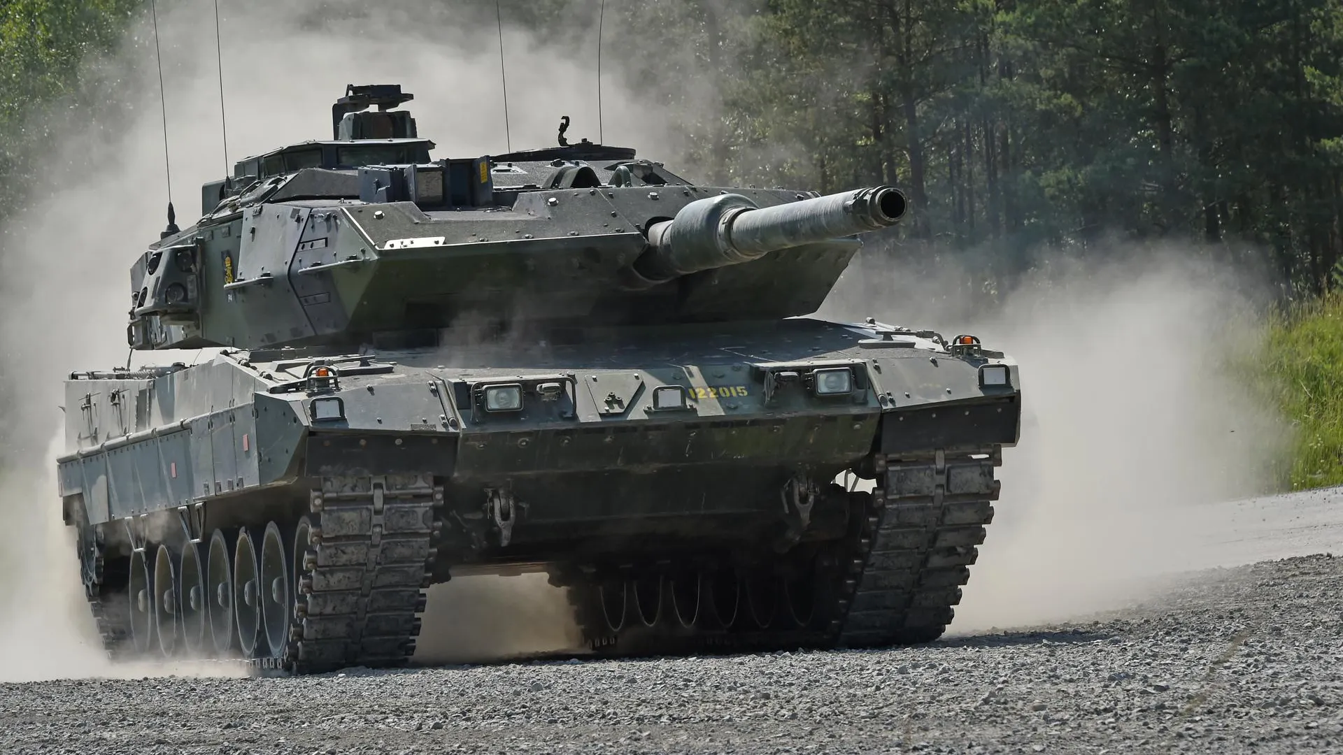 Forbes: ВС РФ повредили все 10 переданных ВСУ «лучших» шведских танков Strv 122