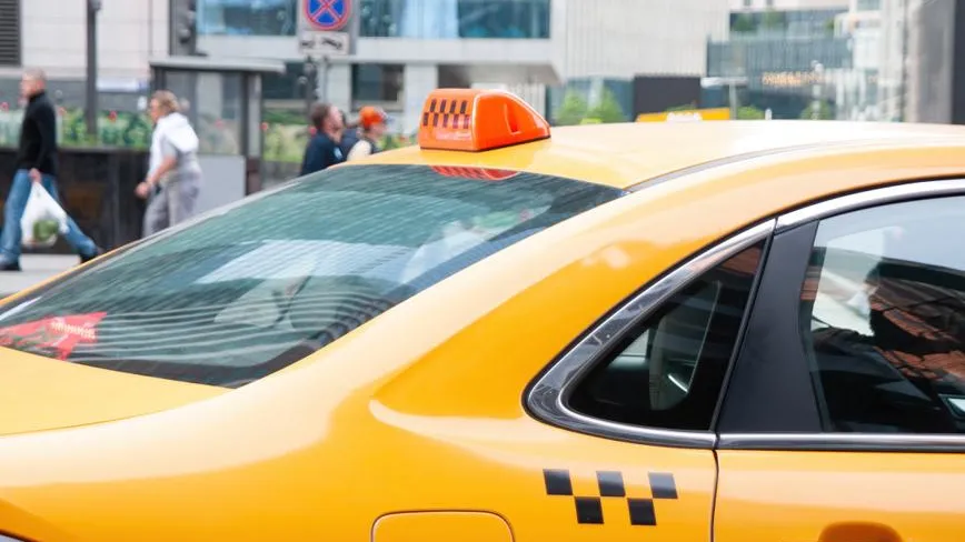 Правительство поддержало идею разрешить таксистам использовать личные авто