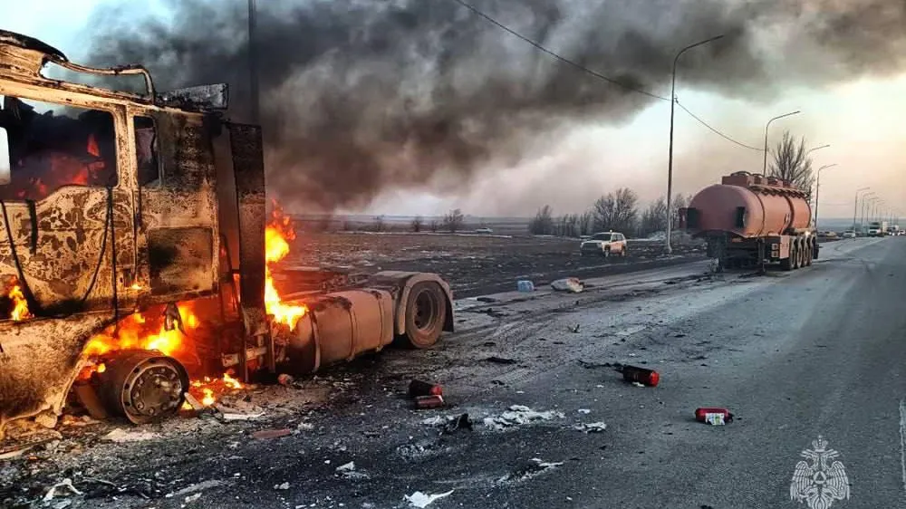 Бензовоз загорелся на трассе Донецк — Мариуполь