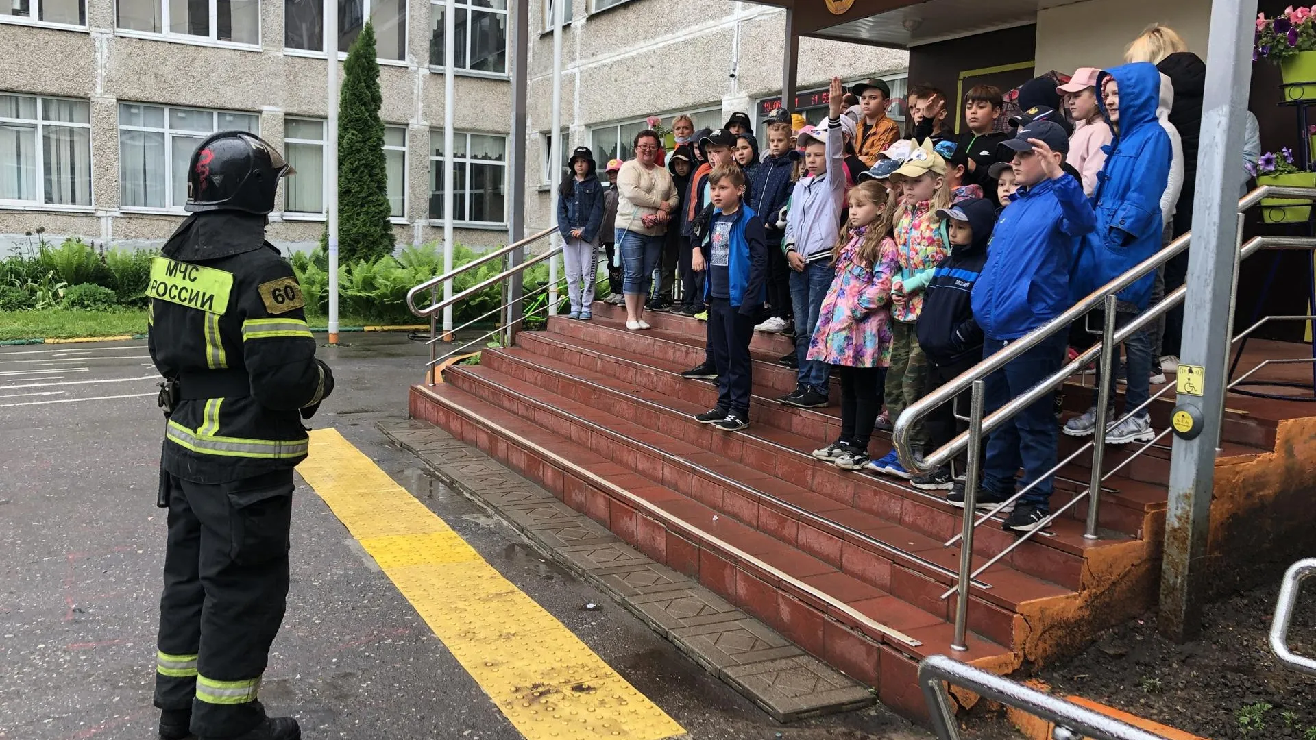 Воспитанникам школьного лагеря в Подольске рассказали об основных правилах безопасности