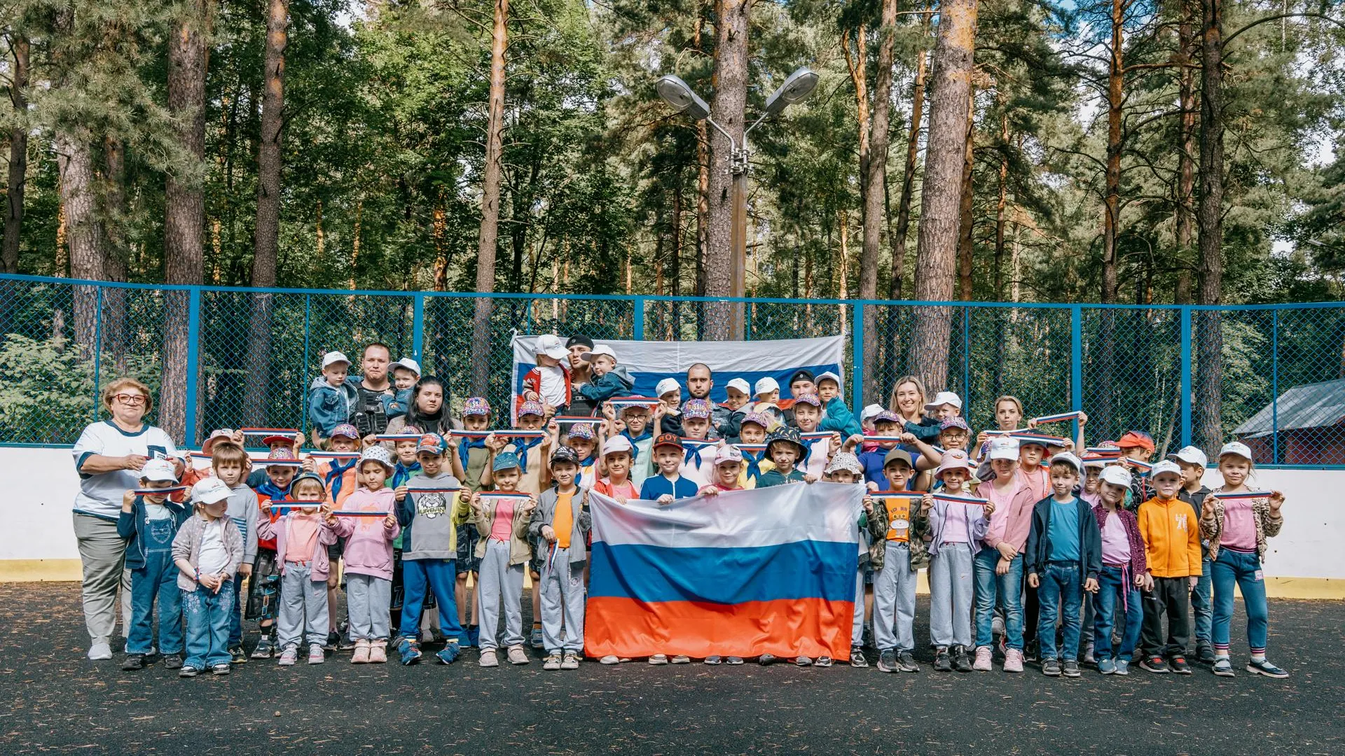 Приставы Подмосковья провели акцию «Собери ребенка в школу»
