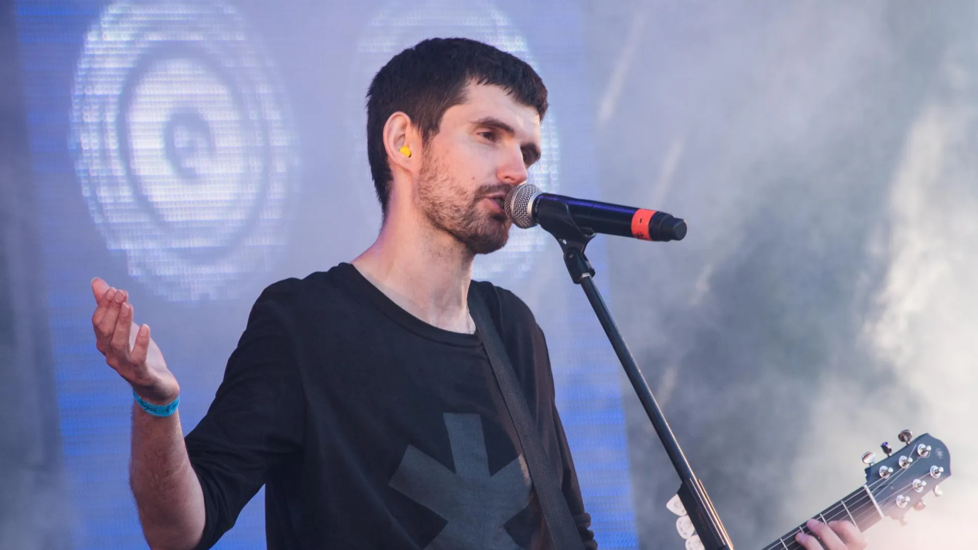 Депутат подготовил жалобу в РКН из-за песен Noize MC* на российских стримингах