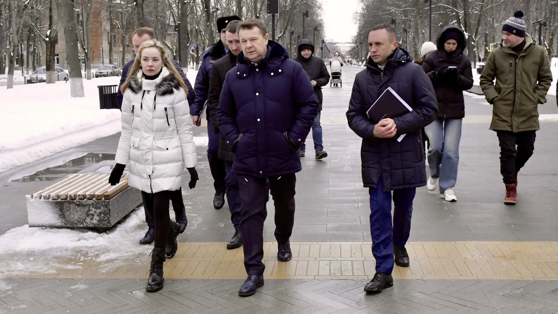 Коммунальщикам Жуковского поручили вывезти с улиц грязный снег и очистить дворы от наледи