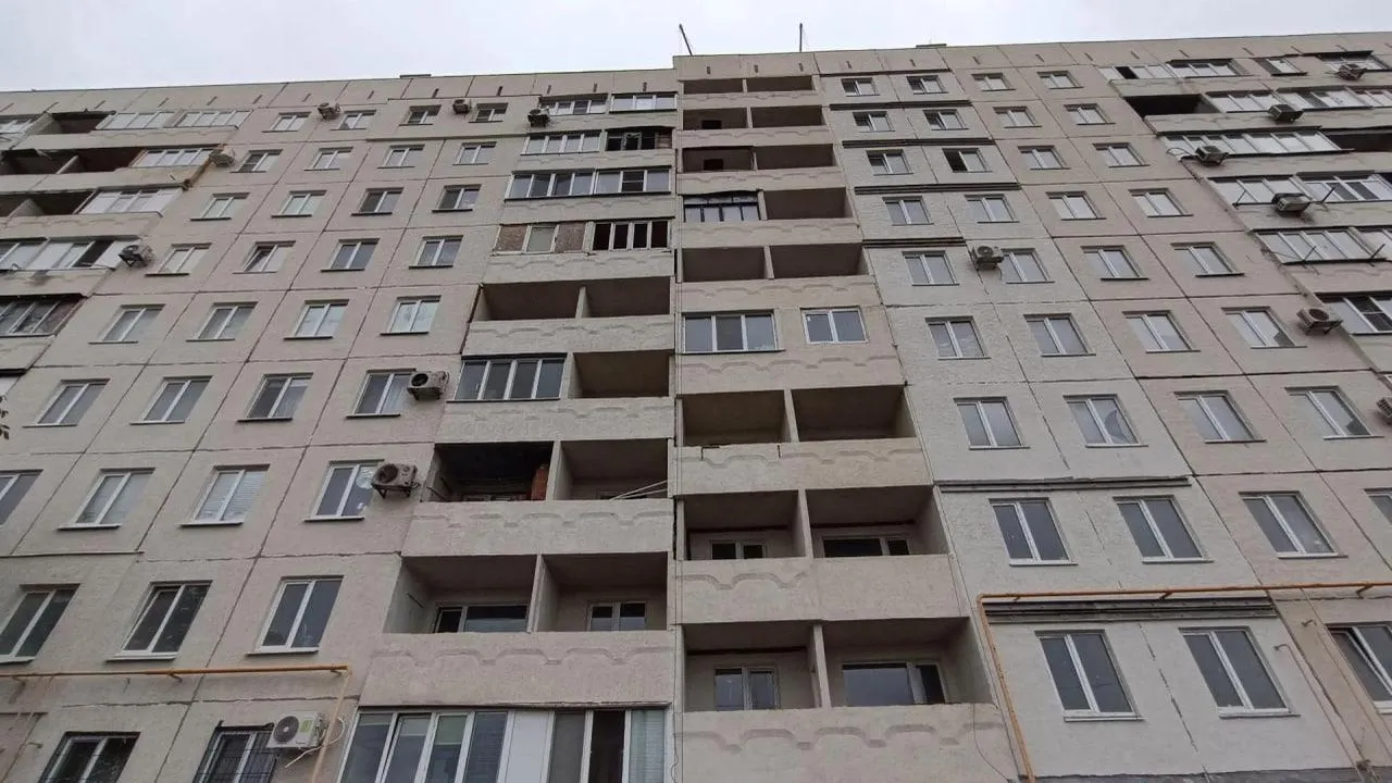 В Мариуполе завершают восстановление девятиэтажного дома
