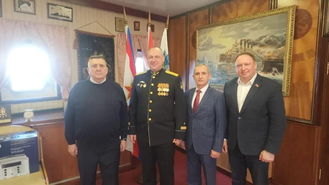 Делегация из Богородского округа посетила ракетный крейсер «Варяг»