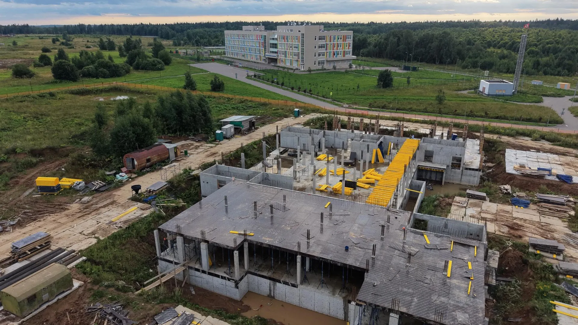 В Дмитровском округе построили первый этаж детсада на 400 мест