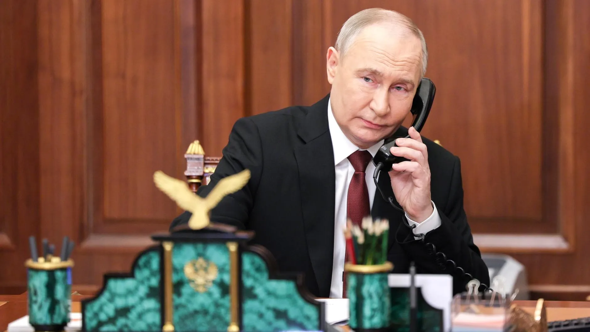 Песков озвучил, во сколько состоится телефонный разговор Путина и Трампа