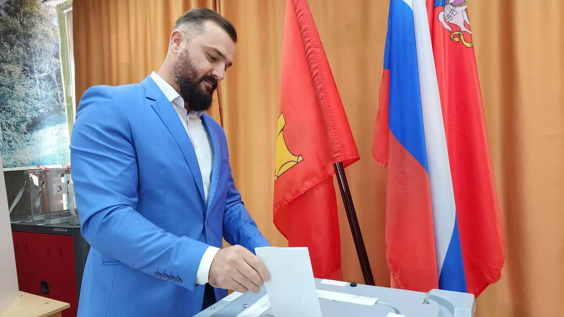 Врач из Элекростали проголосовал на выборах