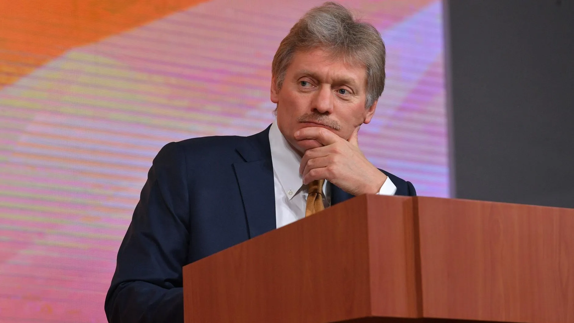 Песков не стал комментировать свадьбу Львовой-Беловой, но пожелал ей счастья