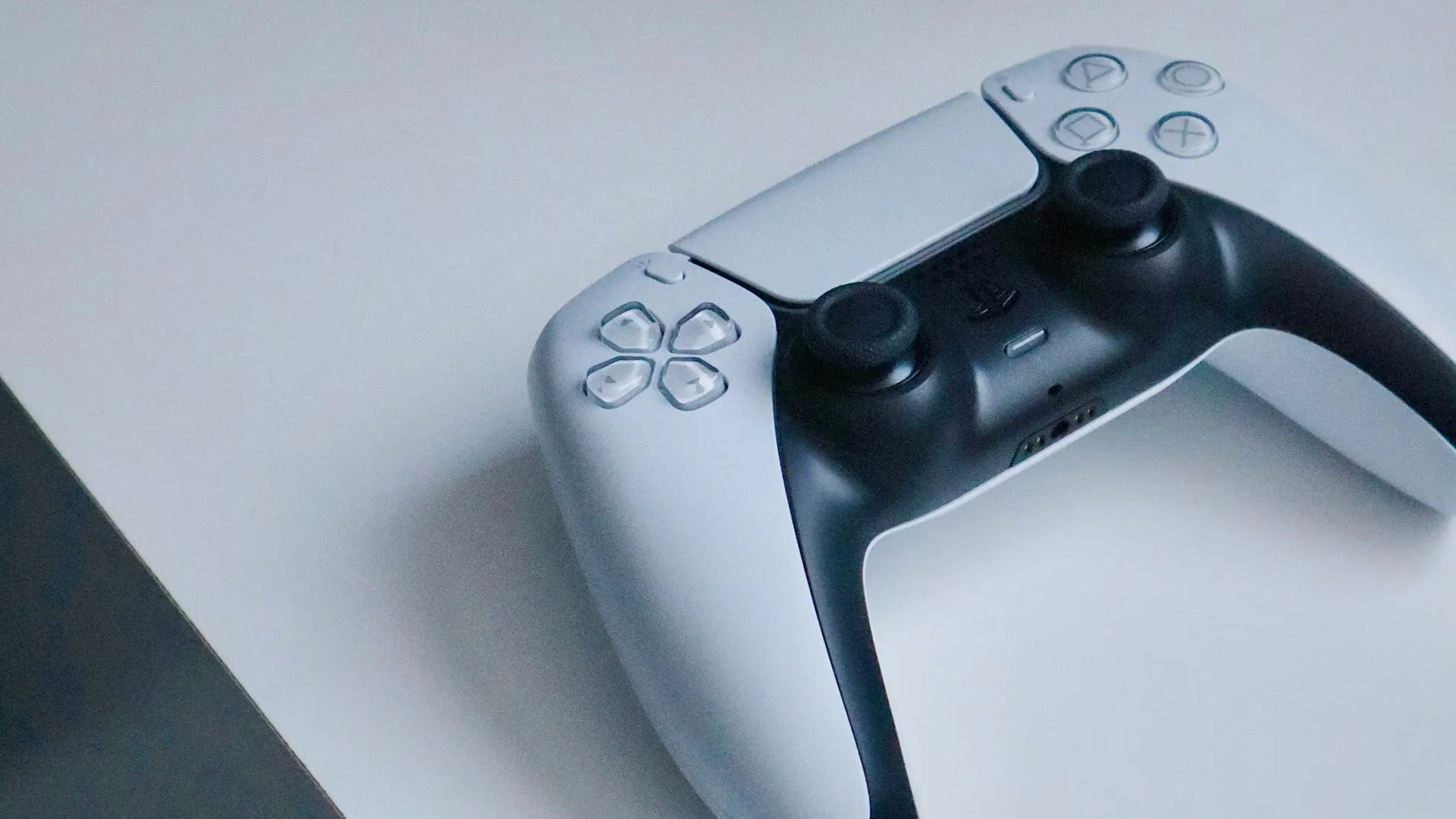 Евросоюз хочет запретить поставлять PlayStation и Xbox в Россию