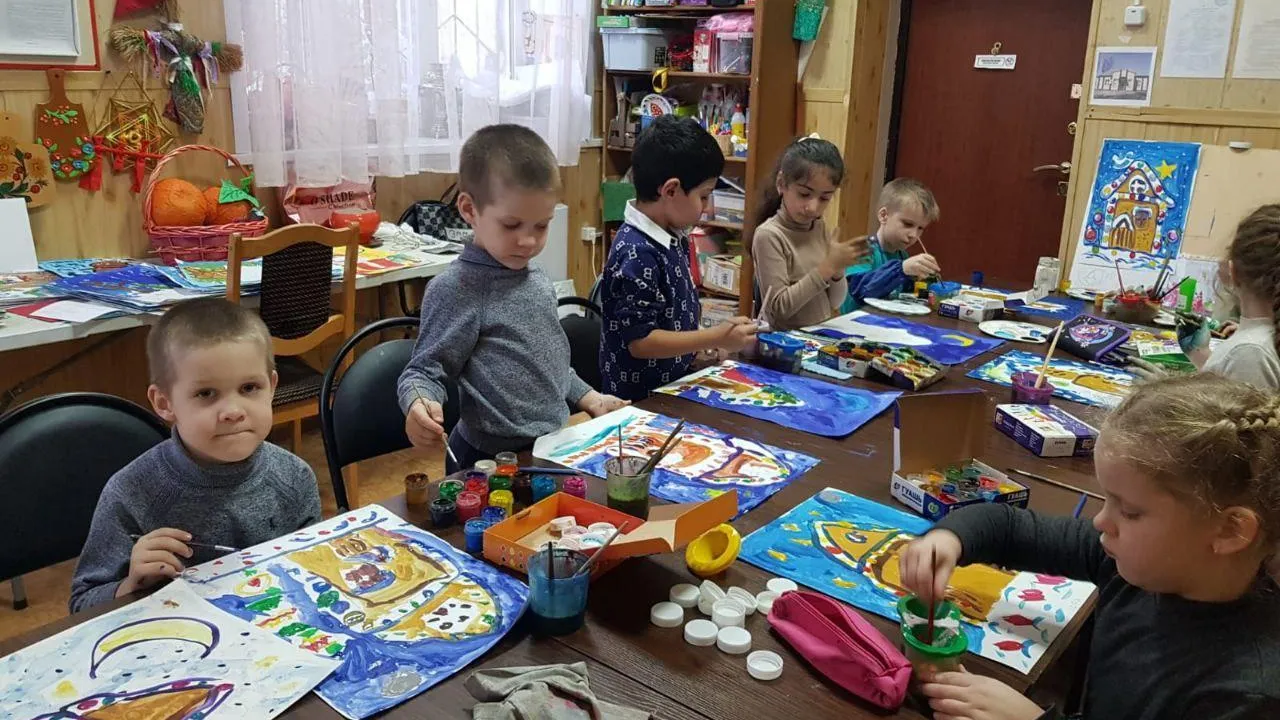 В ДК «Таширово» прошел мастер-класс по созданию декоративной картины «Зимний узор»