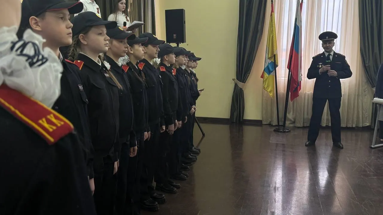 В Домодедовской школе № 4 26 учеников вступили в ряды кадетов МВД РФ