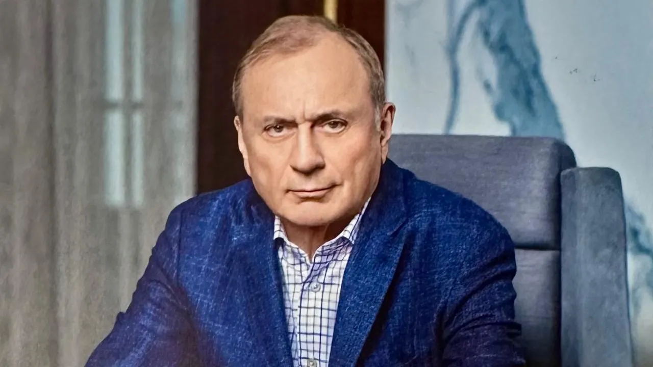 Мартин Шаккум. Биография: семья, ранние увлечения и образование