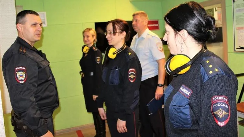 В Дмитровском округе полицейские провели соревнования по стрельбе из боевого оружия