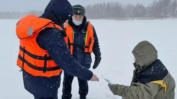 Жителям Балашихи напомнили, что морозы не всегда являются гарантией надежности льда