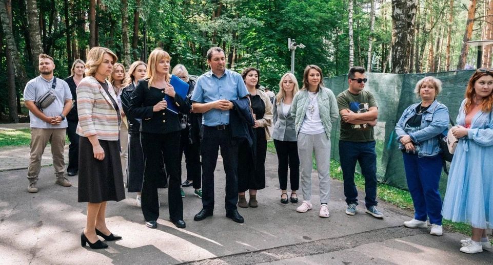 Глава Домодедова проверила реконструкцию детско-спортивной зоны в парке «Елочки»
