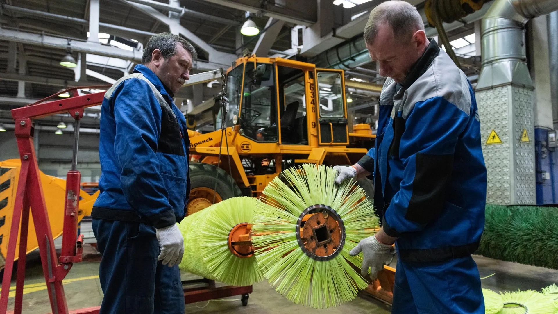 Жителей Подмосковья пригласили стать дорожниками на один день