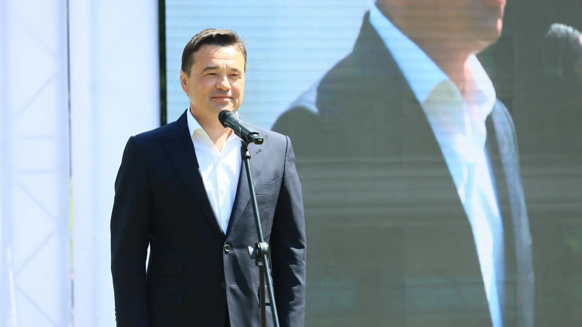 Андрей Воробьев поздравил медиков с их праздником и вручил подмосковные награды