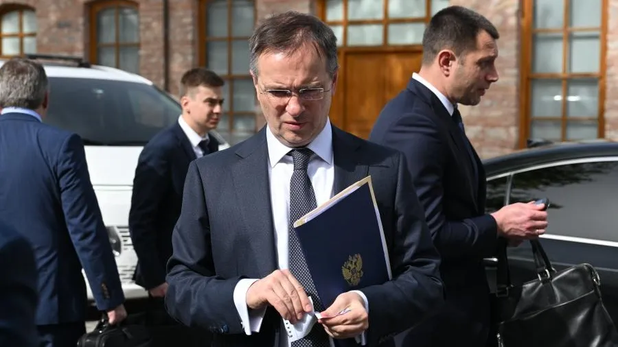 Российская делегация вылетела в Стамбул в преддверии переговоров с Киевом