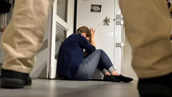 Большинство случаев избиения женщин происходят в семьях Подольска из‑за пьянства