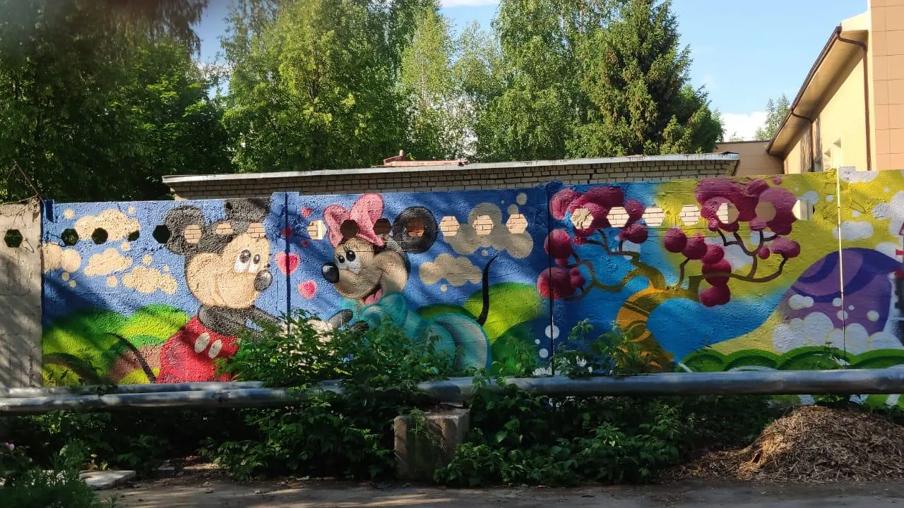 Подростки нарисовали мультгероев на стенах домов в микрорайоне Подольска