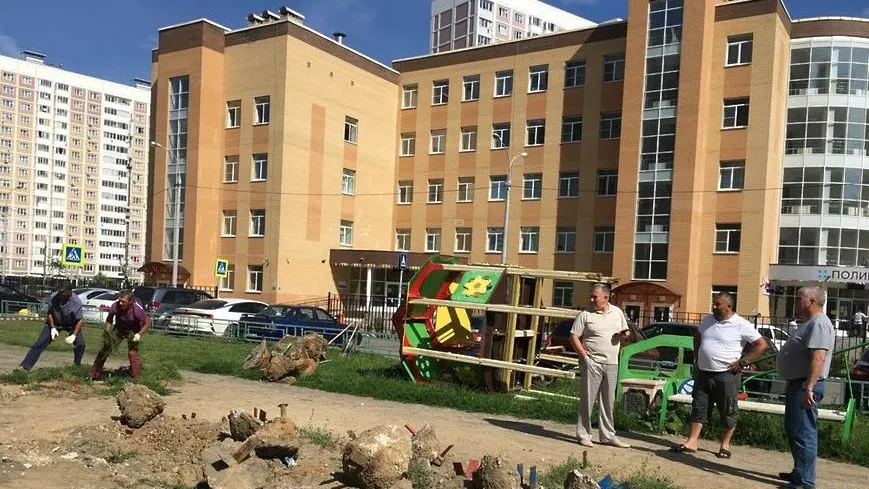 Игровое оборудование начали менять на бульваре 65‑летия Победы в Подольске