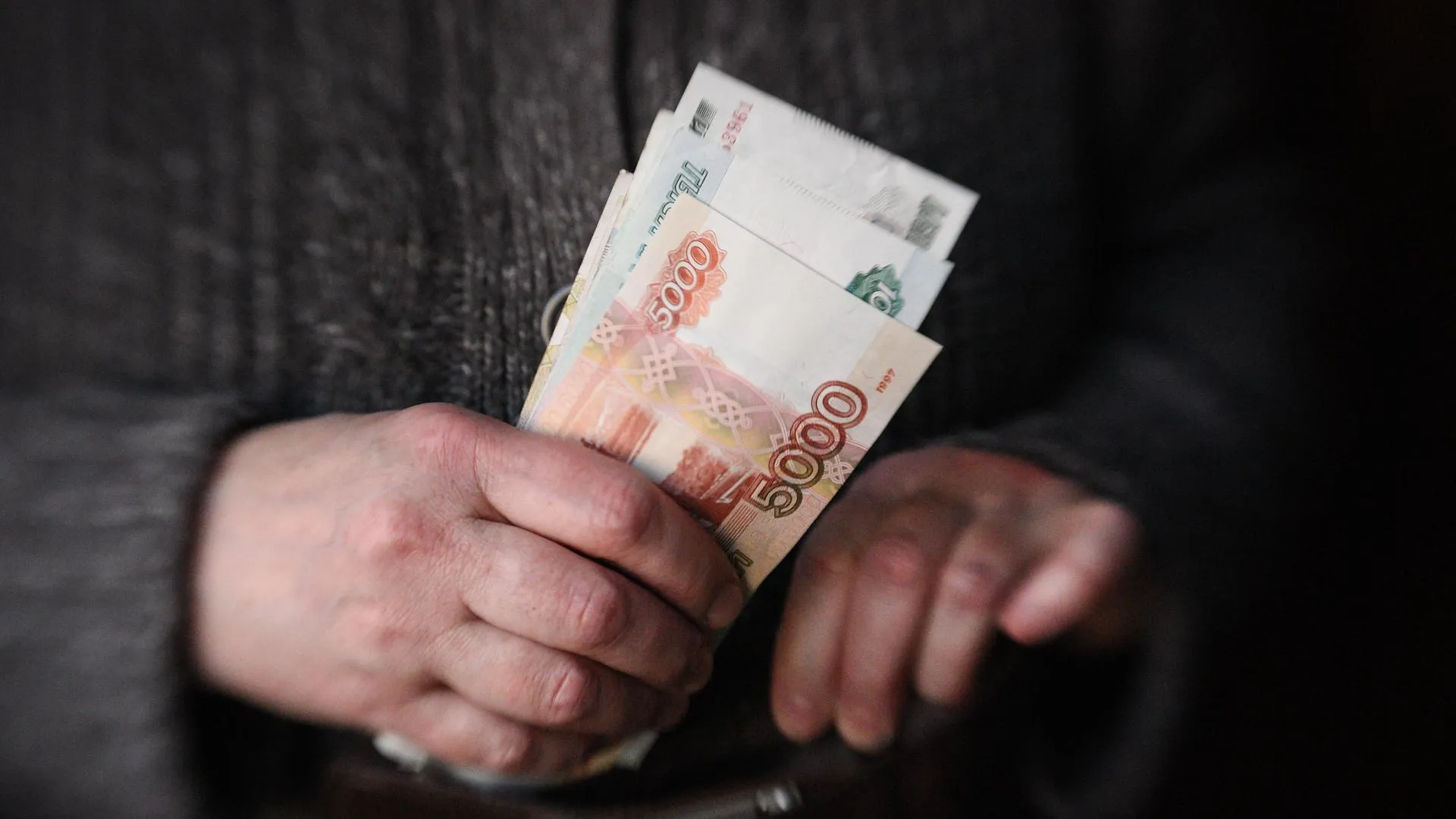 Более чем у 1,5 тыс бюджетников Реутова повысится зарплата
