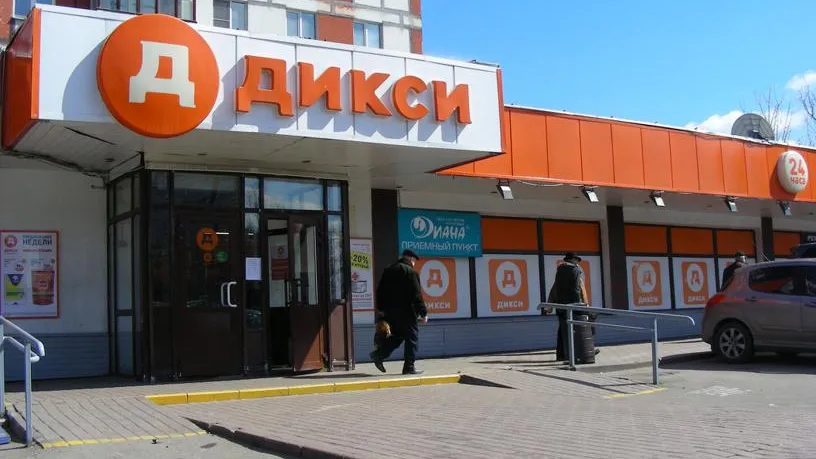 С божьей помощью: жительница Краскова пришла с иконой к горящему «Дикси»