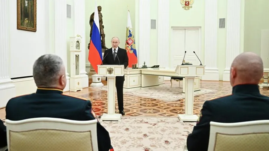 Путин вручил госнаграды командирам-участникам СВО