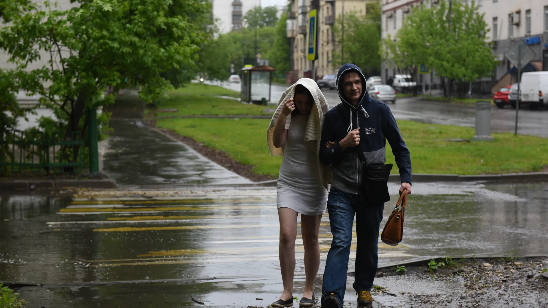 «Оранжевый» уровень погодной опасности объявили в Московском регионе из-за грозы