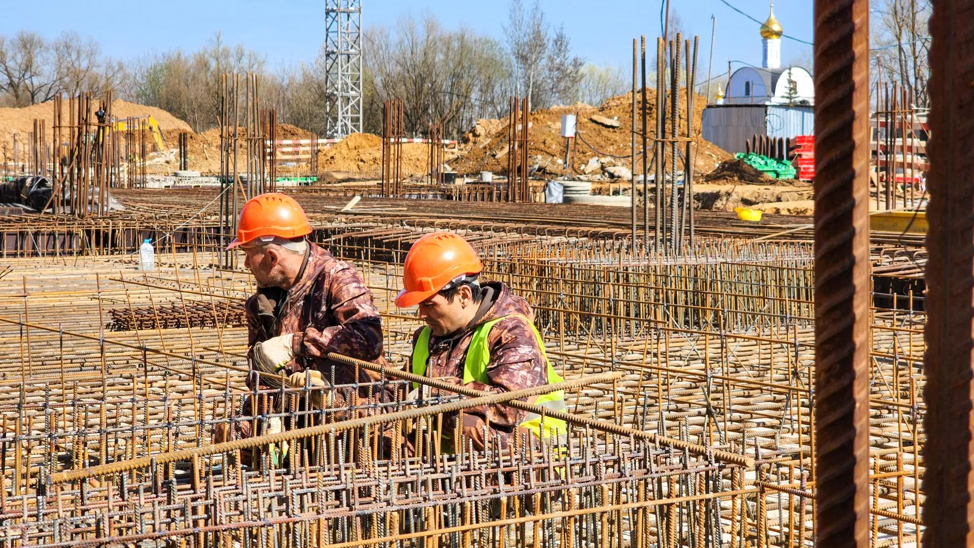 В строящейся школе на улице Садовой в Подольске готовятся к возведению первого этажа