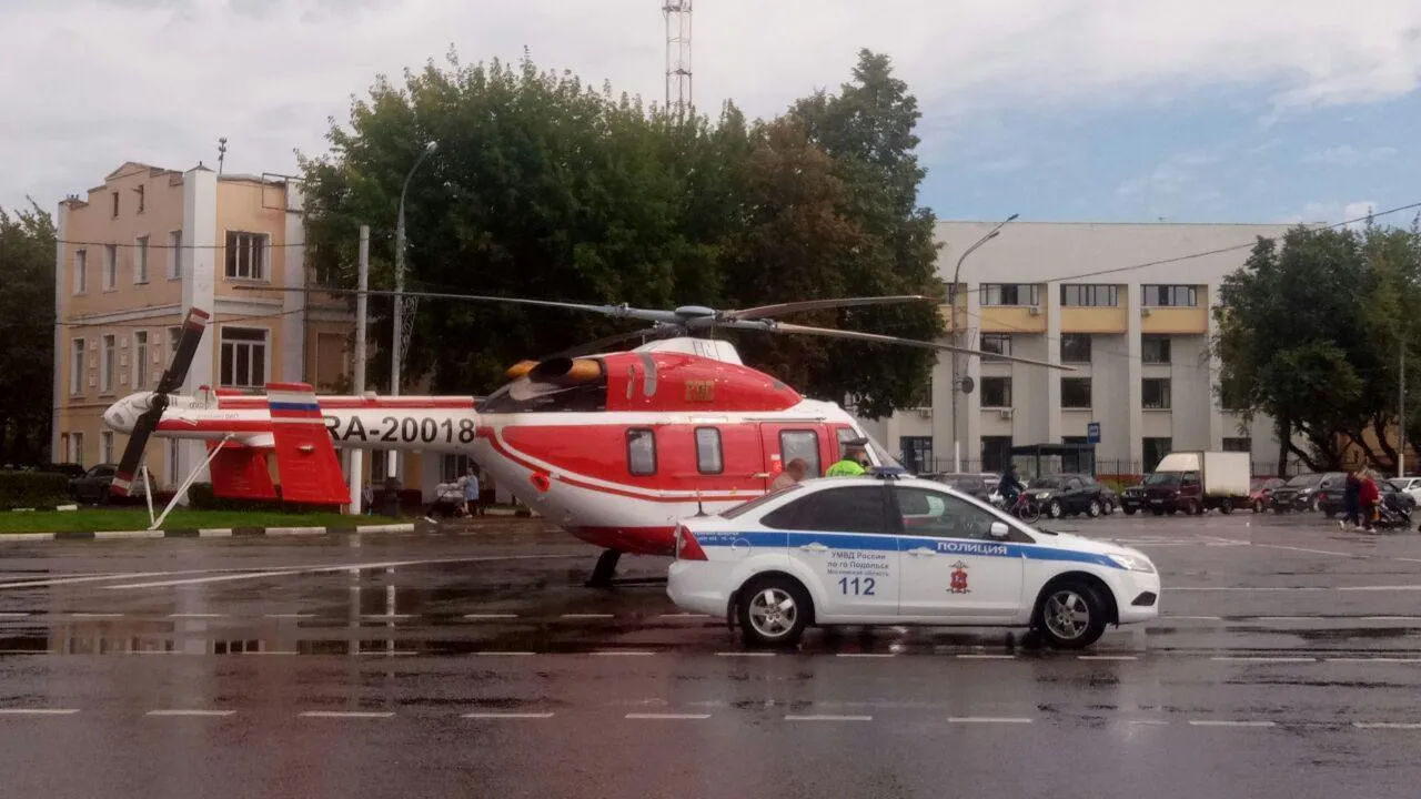 Вертолет санавиации забрал тяжелобольного из Подольска