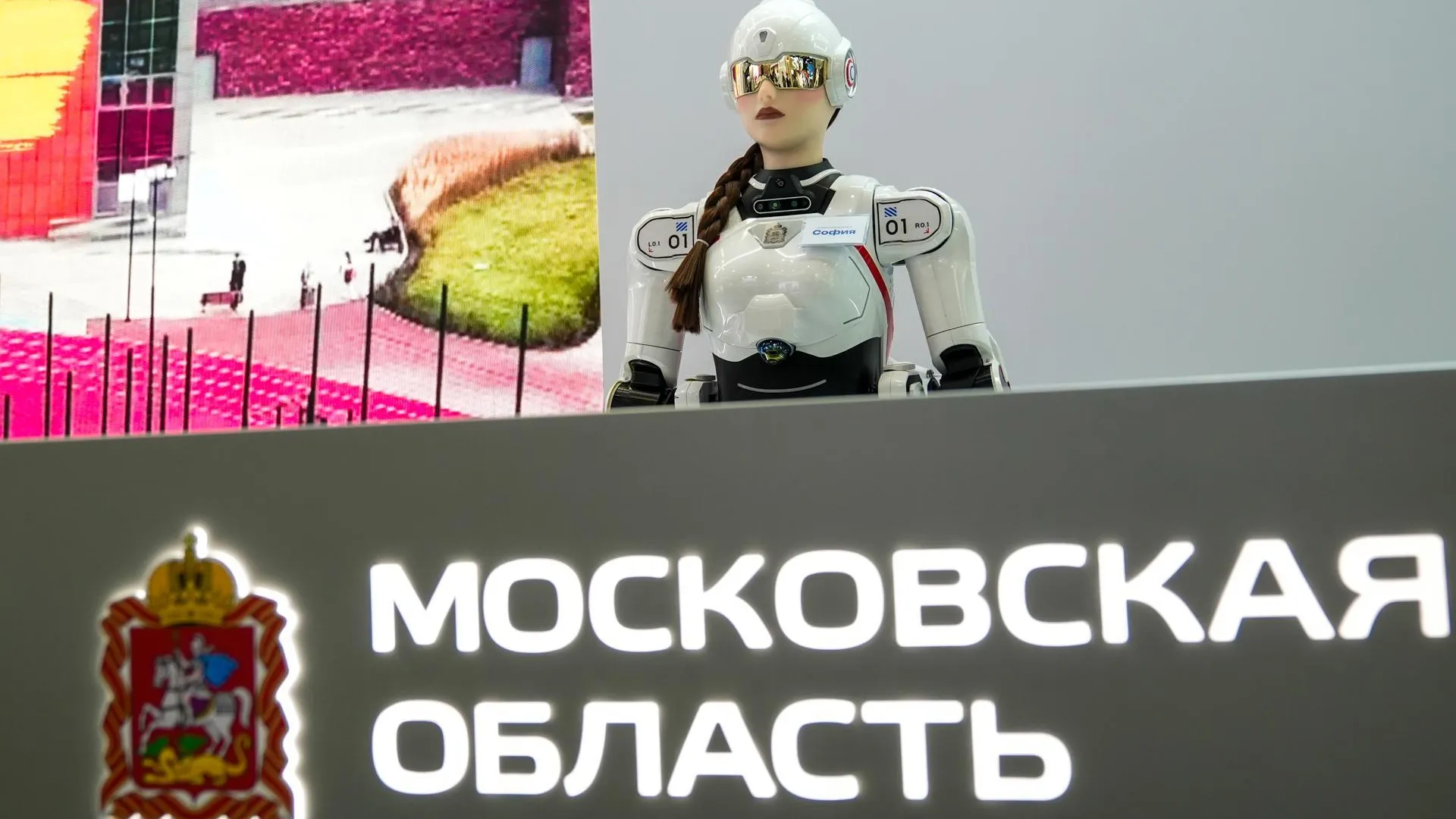 Робота-помощника для бизнеса Софию презентовало Подмосковье на ПМЭФ-2025