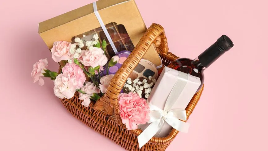 Эксперты назвали самые желанные подарки к 8 марта