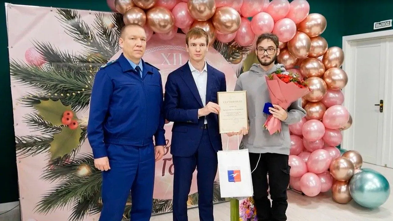 В Лобне вручили ключи от квартир детям, оставшимся без попечения родителей