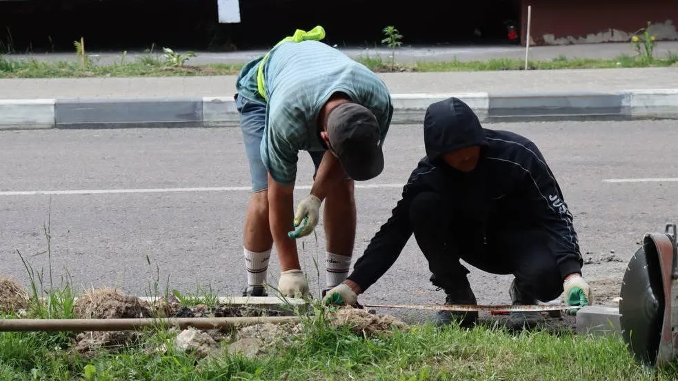 Во дворе домов на ул Горького в Ступине ведется благоустройство территории