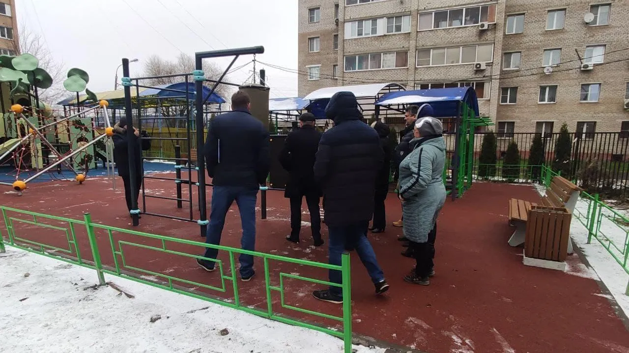 Детскую площадку с боксерской грушей установили в микрорайоне Климовск Подольска